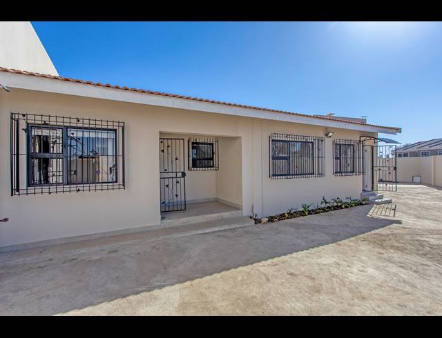 2 BEDROOM FREESTANDING TO LET IN MARLBORO GARDENS